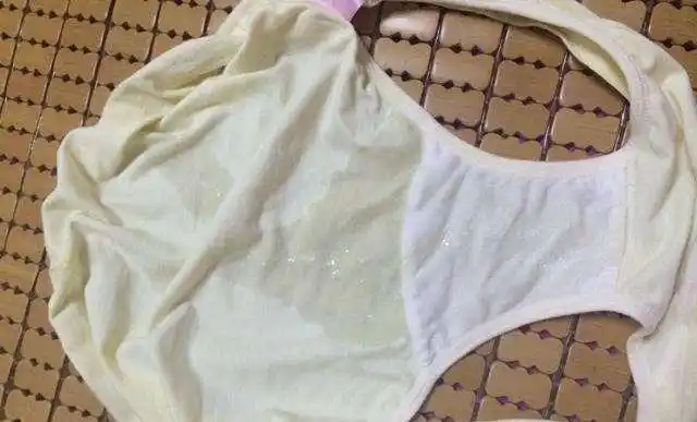 褐色分泌物增多孕妈妈在怀孕后褐色分泌物增多,存在着两种情况,一种