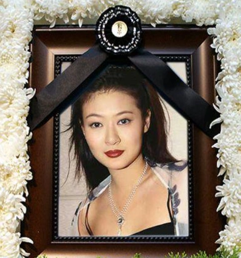 10位自杀的中国明星,每一位都让人心痛,最大的46岁,最小的21岁