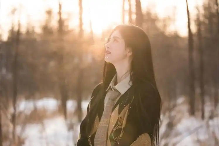 鞠婧祎逆光摄影4k壁纸