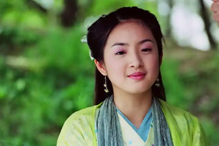 林依晨 饰 小七