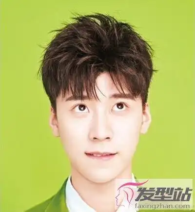 男生碎刘海发型 灵动俏皮塑造小脸