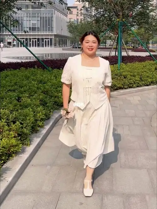 160斤160cm妹妹你大胆地往前走