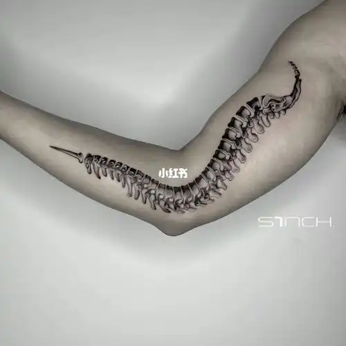 客人想要一段脊椎骨#我的纹身分享  #昆明纹身  #紋身  #tattoo