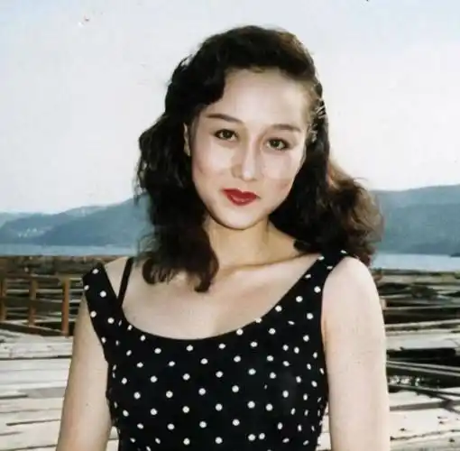 利智离开何鸿燊后,为何与李连杰定"十年之约",才步入婚姻殿堂?