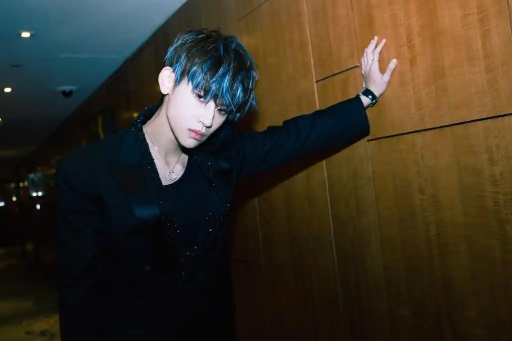 小鬼王琳凯挑染蓝发造型写真图片39