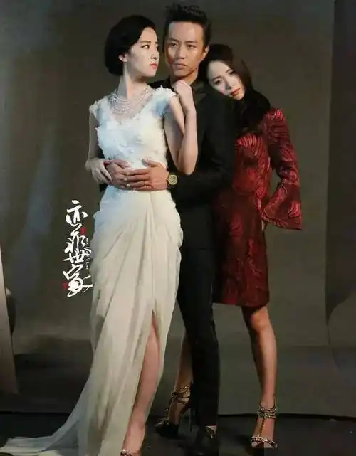 邓超刘亦菲亲密写真,邓超表情貌合神离,仿佛看到了搓衣板