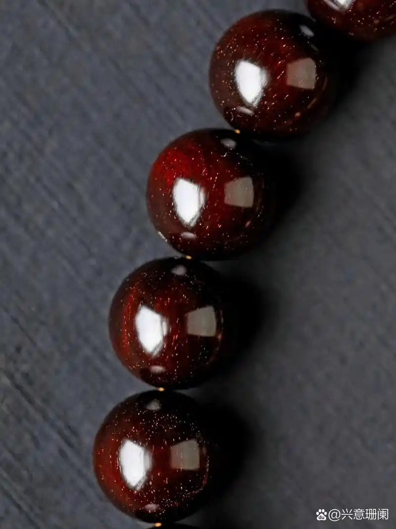 是这个样子的❗ 玩小叶紫檀,只要开始追求带星,带金星,说明对文玩