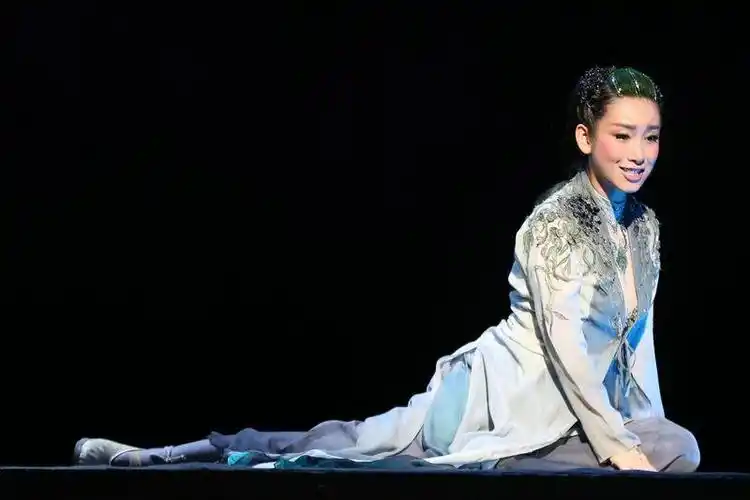 秦海璐风骚演青蛇勾引法海