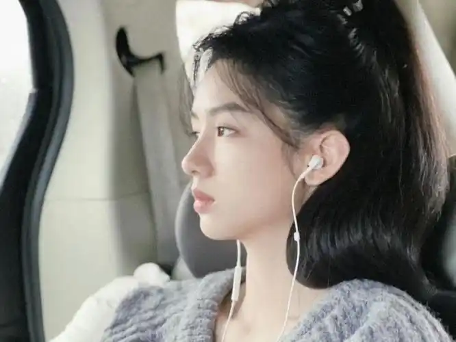 周也的侧脸__财经头条