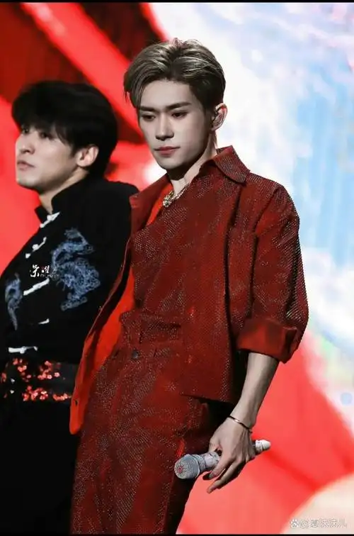 妥妥的把抖音刷成了tfboys的专场.