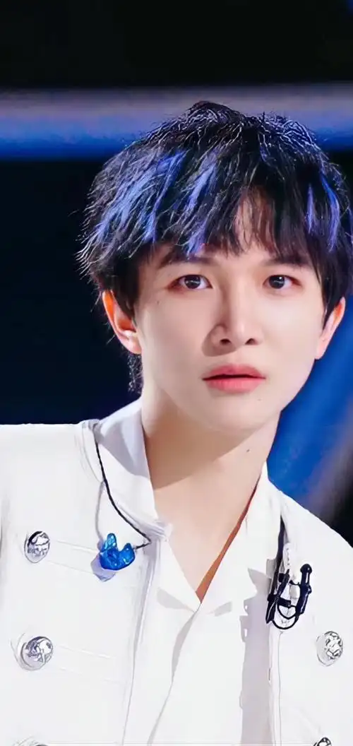 周深 能微笑 展开臂弯与风相拥-娱乐视频-搜狐视频