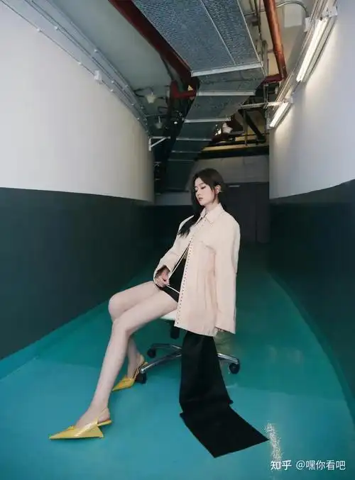 乔欣挑战自我,真空上阵拍写真高级又惊艳,美得太让人意外 - 知乎