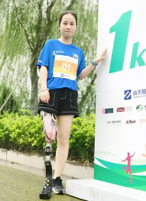 抖音那个跑步的女孩假肢女孩成抖音网红