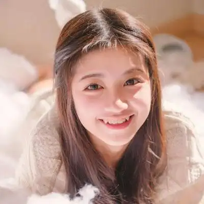 女生笑起来有虎牙照片,女生有小虎牙的头像真人图片