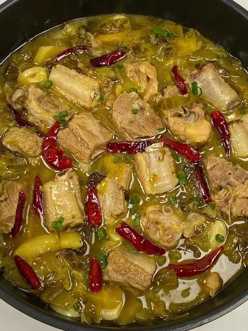 吃一口就会爱上的排骨炖酸菜!#图文热搜词创作任务 #酸菜炖排 - 抖音