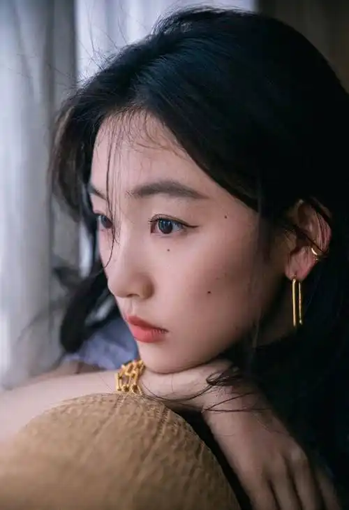 她长得像杜鹃和王丽坤的结合体,戏路却有白百何的风范?