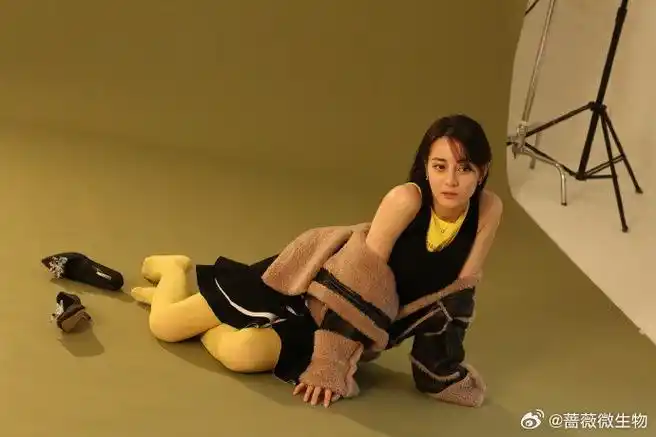 迪丽热巴早期棚拍花絮