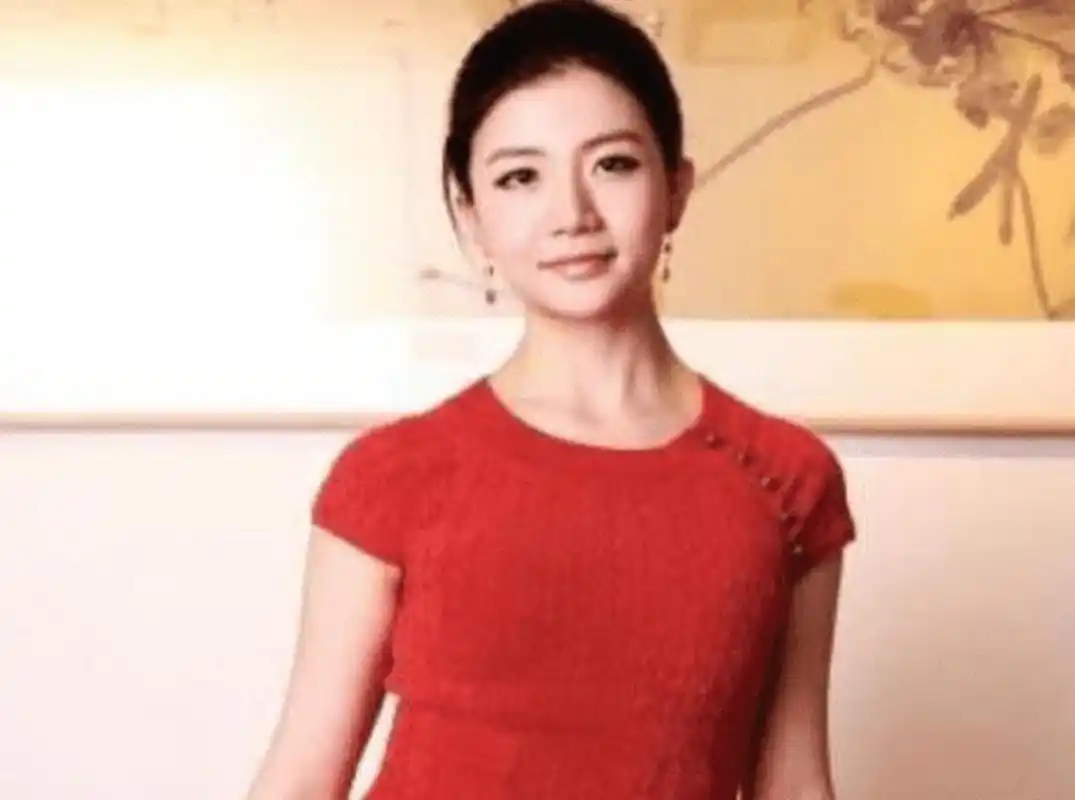 中国八大单身美女富豪: 1,李颖(1980年生,广东梅州人,云锋基金董事总