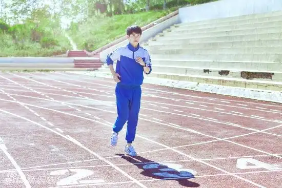 消息学长好刘昊然校服写真清新帅气