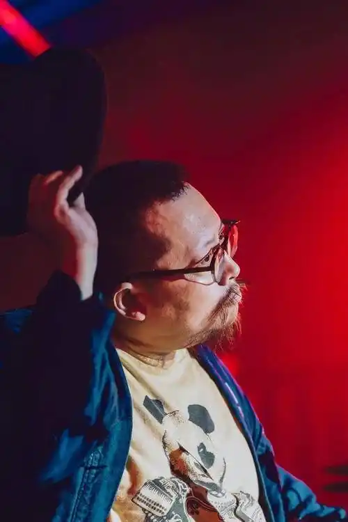 原创陈可辛导演盛赞易烊千玺演技好有震撼力如此表扬一