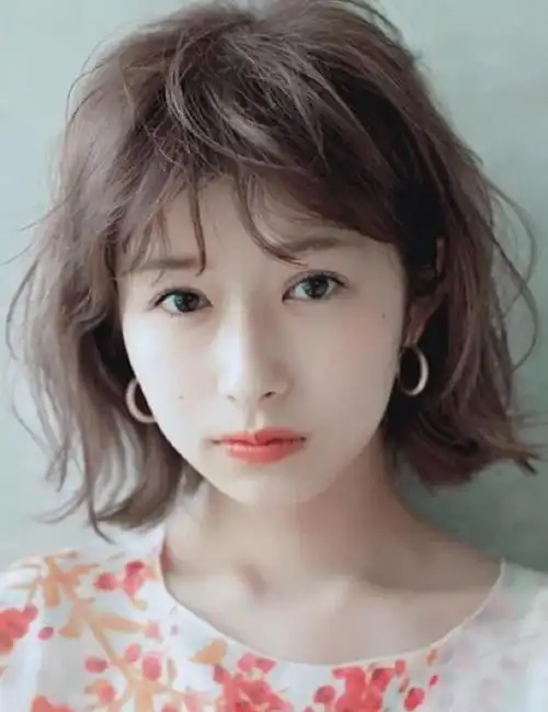 国字脸女生适合什么发型?-图1