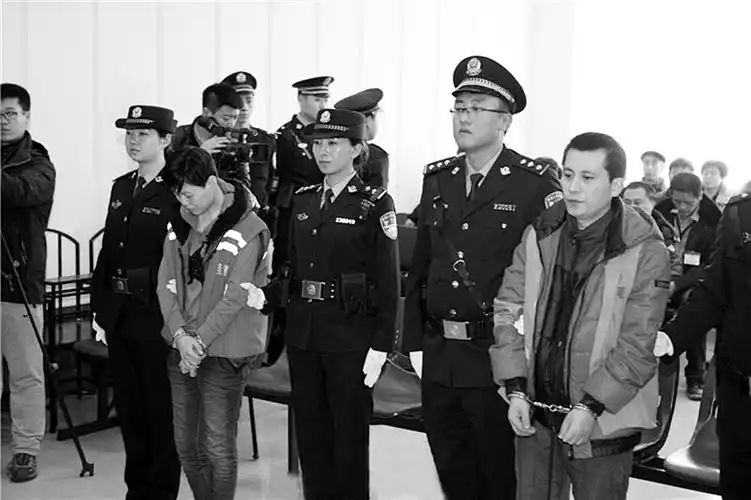 佳木斯市对白云江,谭蓓蓓故意杀人,强奸,抢劫案件进行了二审公开宣判