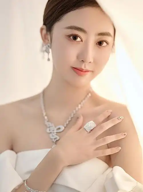 高定女神写真光影白纱单人照