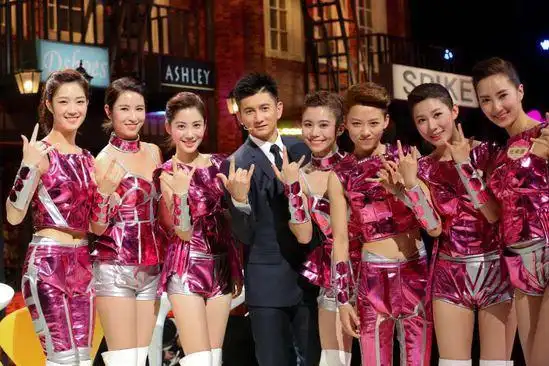 《少女队》吴奇隆队再放大招 赵婉婷形象多变