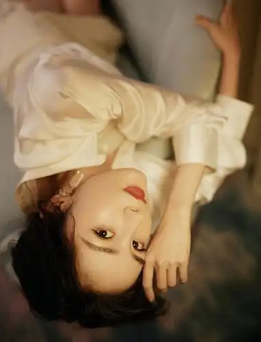 杨幂今日份活动造型图