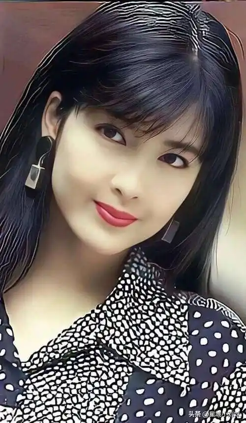 周慧敏一生只爱一人坚持只留一个发型37年没变化