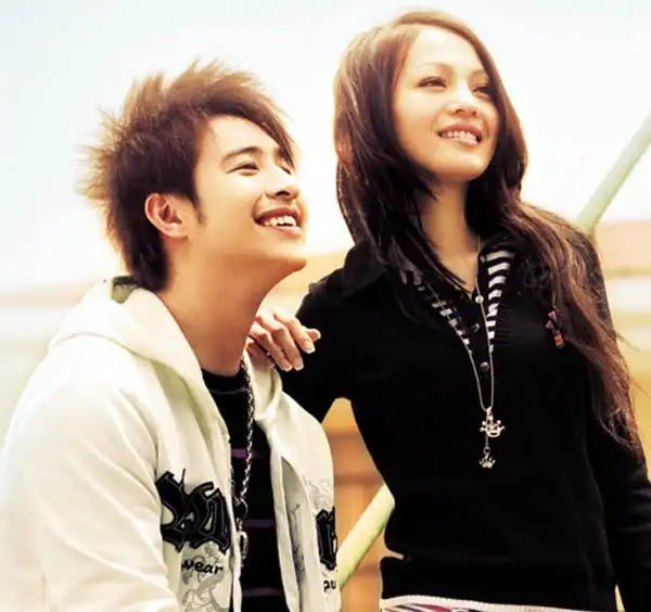 张韶涵潘玮柏恋情怎么回事 二人被传曾地下交往三年