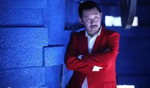 2006年刘桦出演了电影《疯狂的石头》中那个有情有义的黑老大"道哥"的