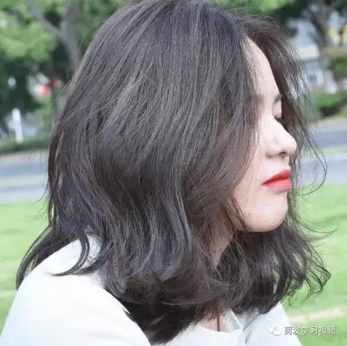 秋天超火爆款烫发"锁骨烫"