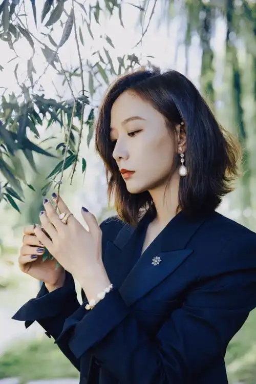 王璐丹个人资料(王珞丹担任十七届中国长春电影节形象大使 西装造型