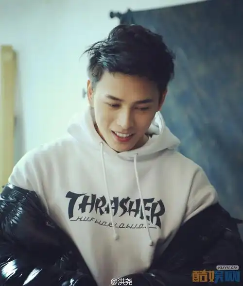 洪尧生活照写真