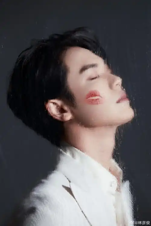 林彦俊侧脸随拍