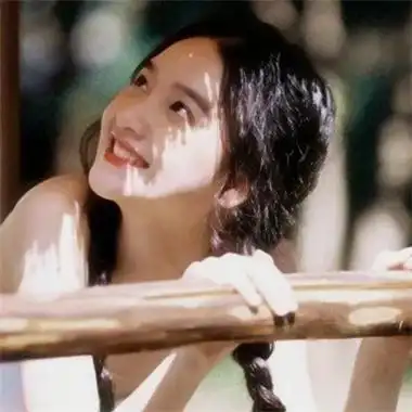 气质文静的优雅文艺森系女生头像