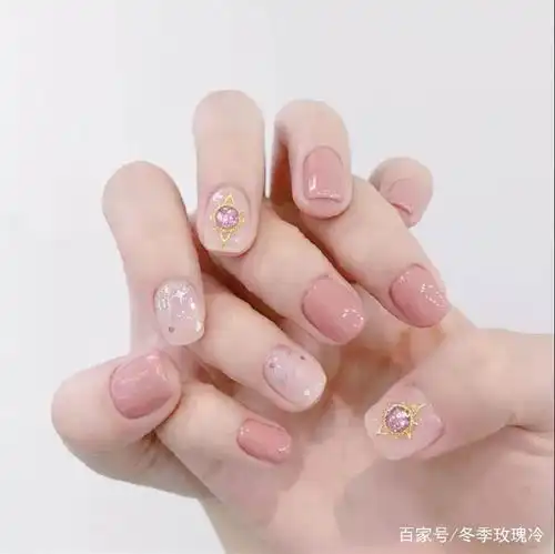 粉色美甲怎样选?