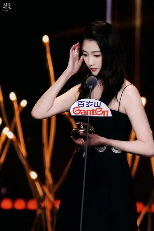 关晓彤自己剪的头发##关晓彤年度品质创造力剧星