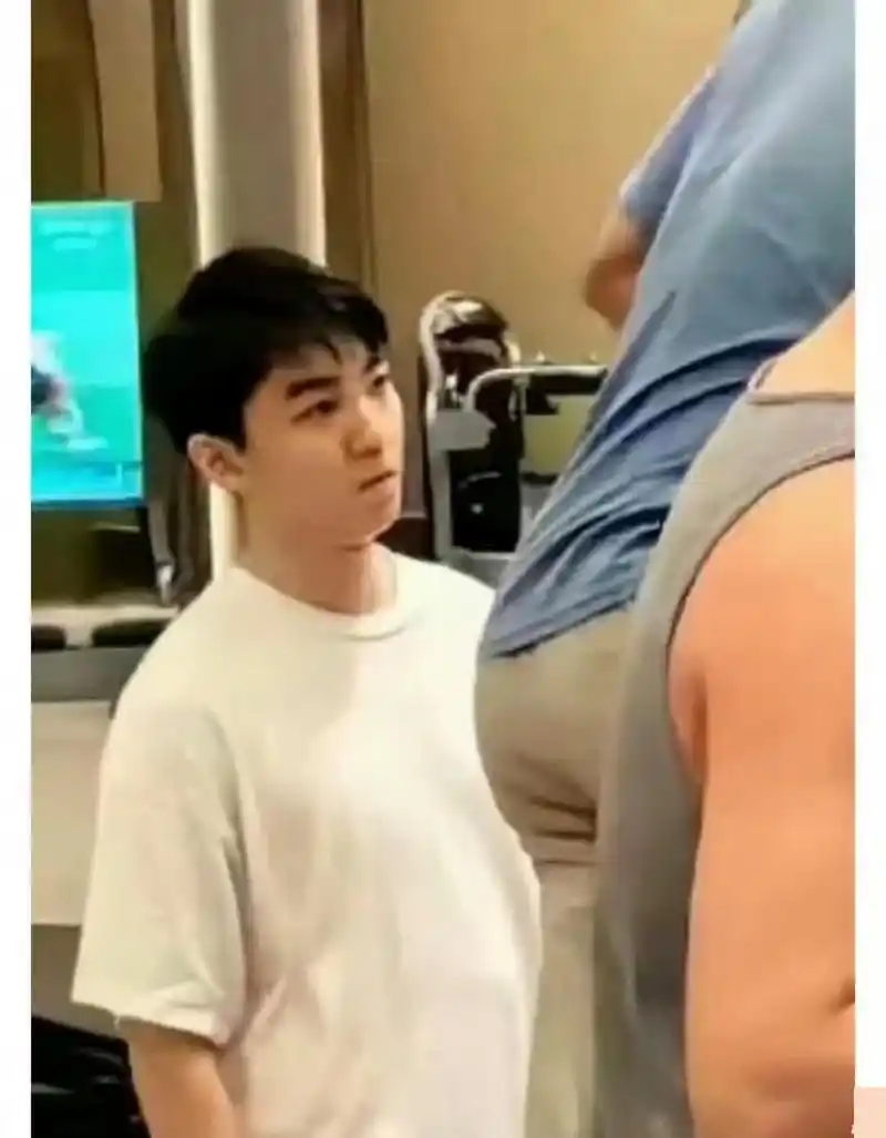 王俊凯健身房近照