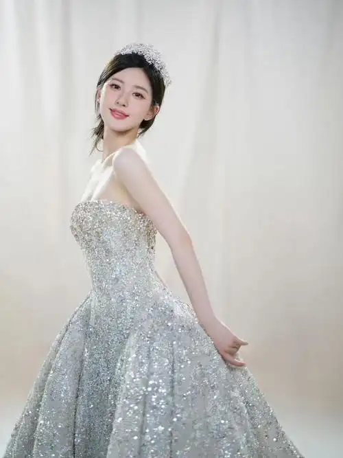 简直美到失语!|赵露思|公主裙_新浪新闻