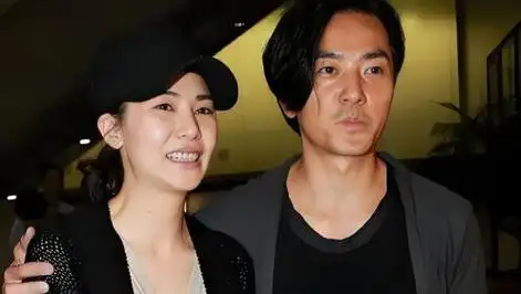 54岁郑伊健出席活动,整体状态很不错,将与妻子蒙嘉慧定居日本