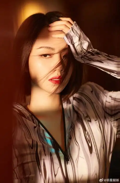 来一套刘惜君超欲写真,裙子上的拉链那是相当方便