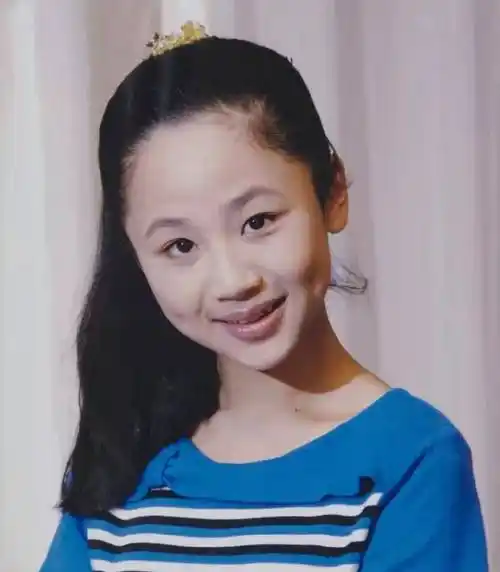 同样是童星出身,杨紫拒登央视春晚,而36岁的释小龙一直不温不火_杨紫