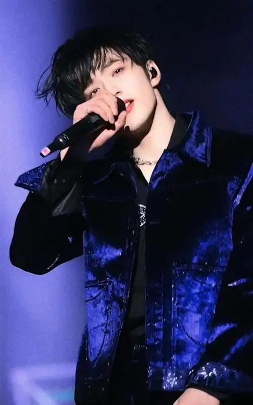 刘耀文素颜湿发随拍