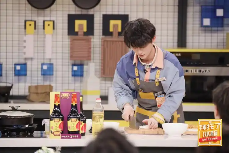 拜托了冰箱首播新晋小鲜厨铭亮获主厨勋章