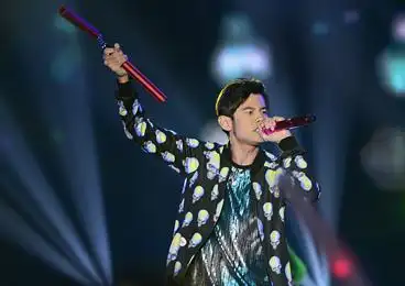 周杰伦悉尼个唱带28支双节棍 疑挟大批武器入境