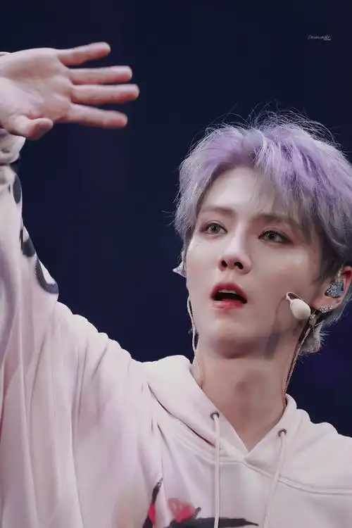 邓超晒照说和鹿晗年龄相仿