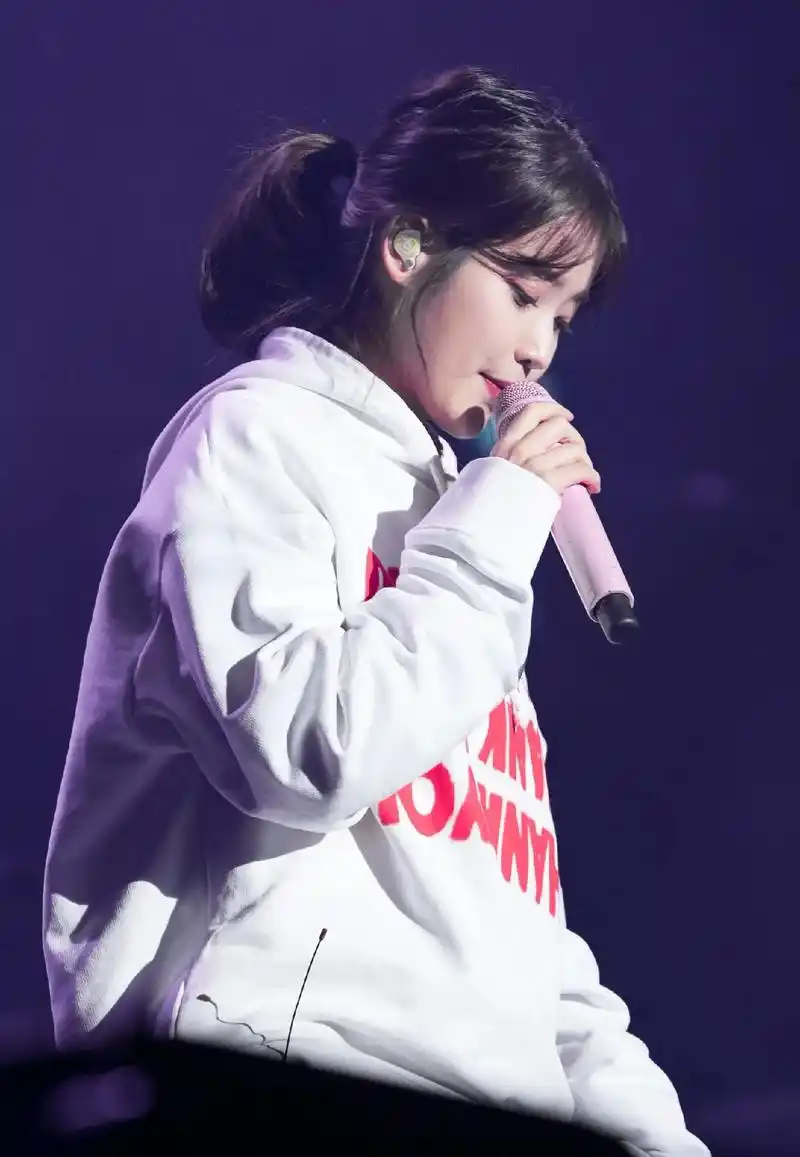 iu李知恩 #演唱会 #全世界最好的iu  想念丽姐的演唱 - 抖音