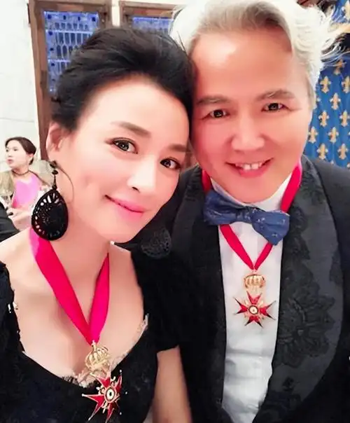 在十月底,张庭和林瑞阳成功取回了之前被冻结的96套房产,并且他们的